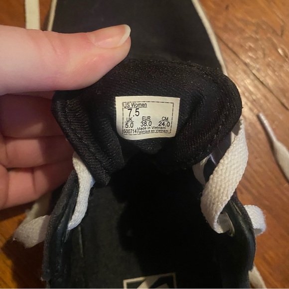 Vans Old Skool Black and White Women’s Shoes - Picture 8 of 8